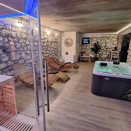 Crossroads Hideaway *