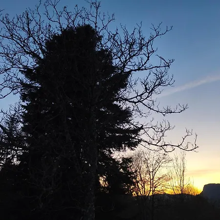 Crossroads Hideaway Brod na Kupi