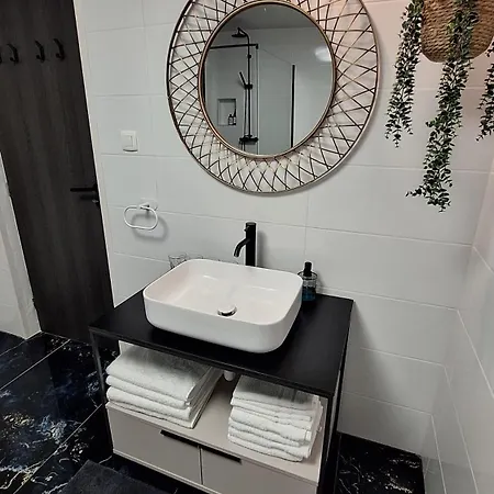 Crossroads Hideaway Brod na Kupi