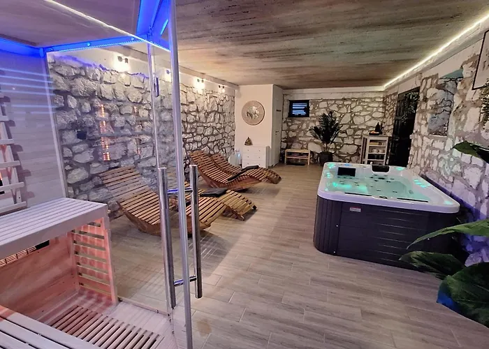 Crossroads Hideaway *