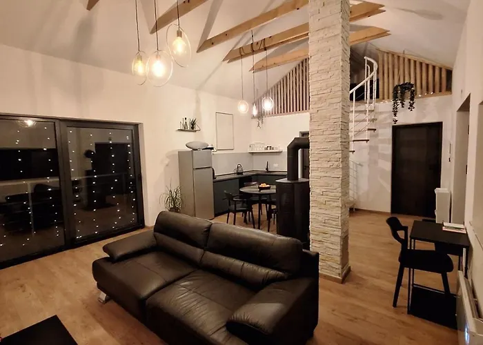 Crossroads Hideaway *