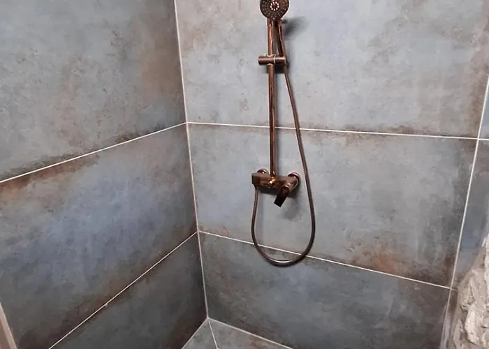 Crossroads Hideaway Brod na Kupi